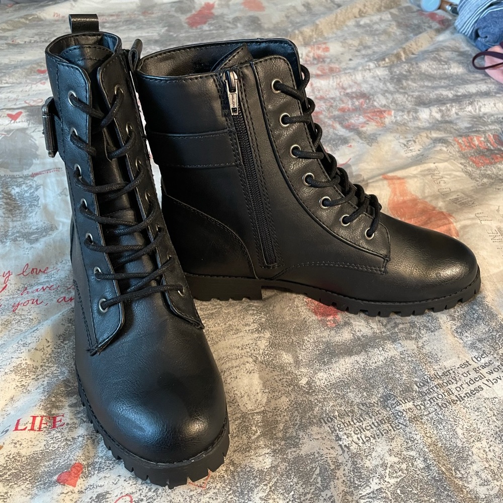 SO combat boots